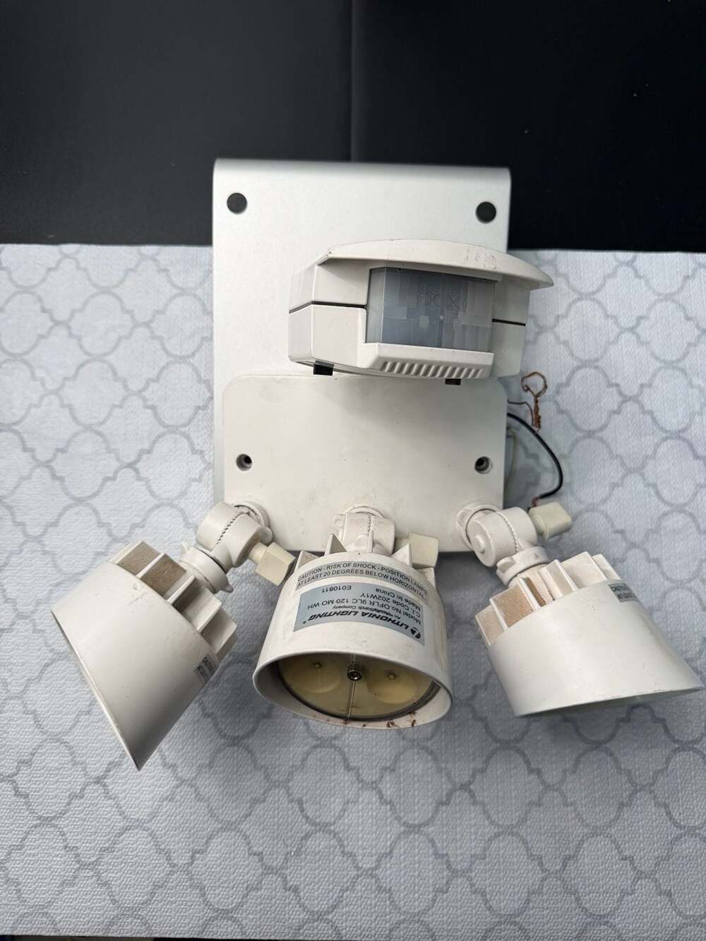 Lithonia Lighting OFLR 9LC 120 MO WH LED Triple Head Motion Sensor Flood Light W